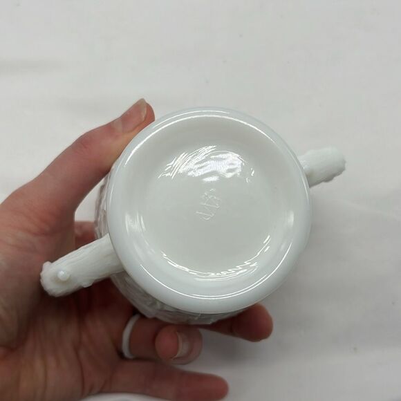 Westmoreland 1940's Milk Glass  Creamer and Sugar Set - Picture 9 of 9